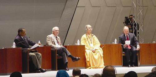 2005年8月，在日本京都舉行的“世宗和”第八屆大會全會上，中國宗教界和平委員會“中宗和”副秘書長學(xué)誠代表“中宗和”發(fā)言。
