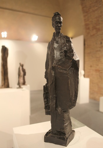 圖8.《數(shù)學家祖沖之》青銅 71×36×31cm 2012年