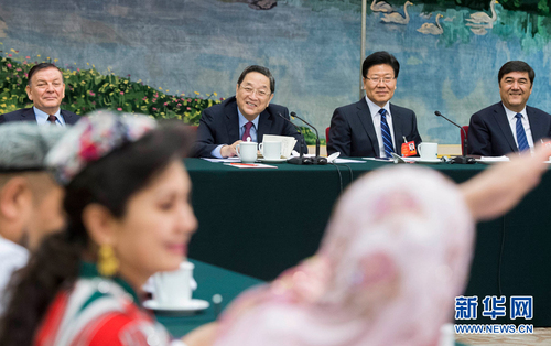 俞正聲參加新疆代表團(tuán)審議2