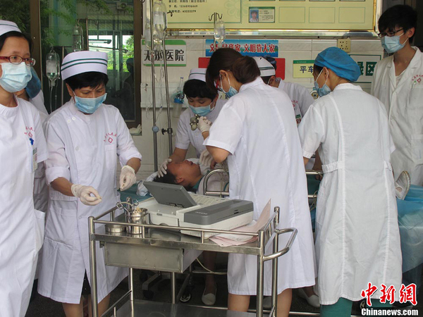 海南一小學(xué)組織春游發(fā)生車禍-致8名學(xué)生當(dāng)場死亡3