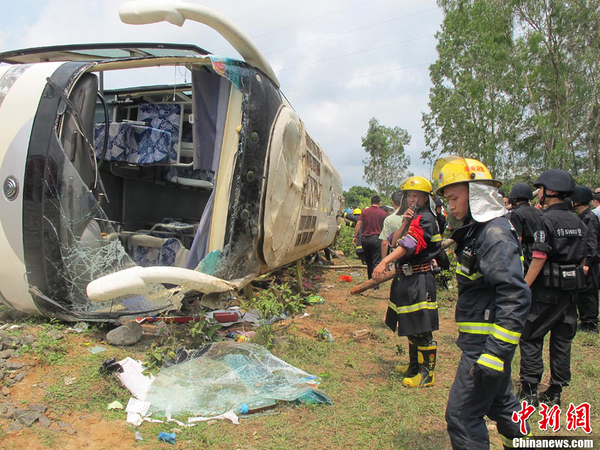 海南一小學(xué)組織春游發(fā)生車禍-致8名學(xué)生當(dāng)場死亡2
