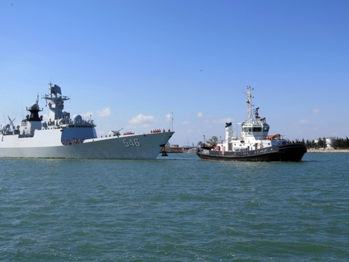 5月5日，在突尼斯拉古萊特港，中國(guó)海軍第十六批護(hù)航編隊(duì)靠港。