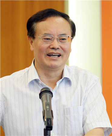 04全國(guó)政協(xié)委員、全國(guó)工商聯(lián)副主席、中國(guó)民（私）營(yíng)經(jīng)濟(jì)研究會(huì)會(huì)長(zhǎng)莊聰生_副本