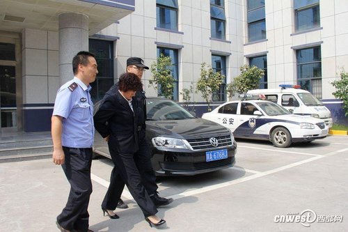 目前，12名犯罪嫌疑人因涉嫌組織領(lǐng)導(dǎo)傳銷罪被依法刑事拘留。