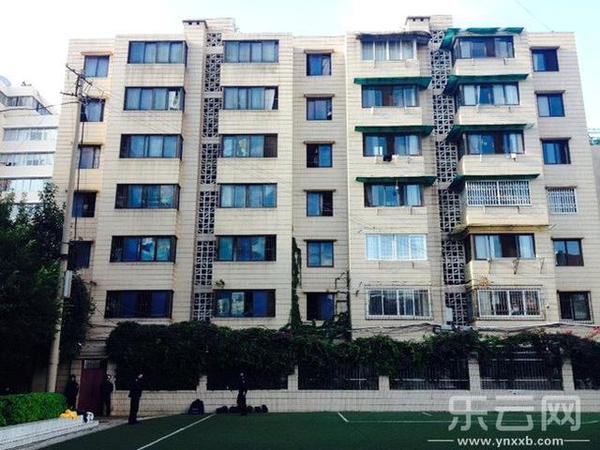 事發(fā)的明通小學(xué)午休樓。本報記者 肖輝龍 攝