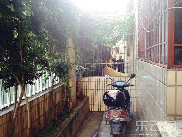 引發(fā)踩踏事故的墊子。本報記者 肖輝龍 攝