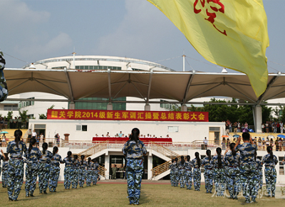 新生因“慶軍訓結(jié)束”被扔進湖里溺亡1