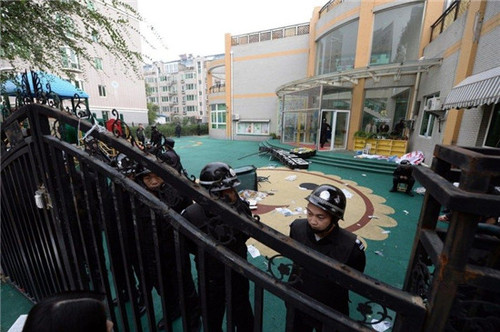 圖為幼兒園內(nèi)部被打砸。