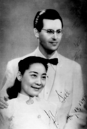 沙博理與夫人鳳子的新婚照片。