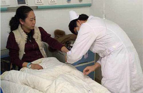 船營區(qū)第二十五小學被打老師郭鑫在市中心醫(yī)院留院觀察治療。