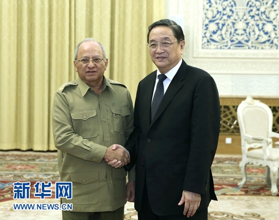 12月11日，中共中央政治局常委、全國政協(xié)主席俞正聲在北京會見古巴共產(chǎn)黨中央政治局委員、革命武裝力量部部長辛特拉。 新華社記者 龐興雷攝