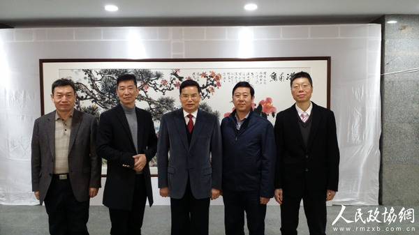 廣東省政協(xié)副主席梁偉發(fā)（中）、廣東省政協(xié)社法委專職副主任王少勇（右一）等到場祝賀并留影。