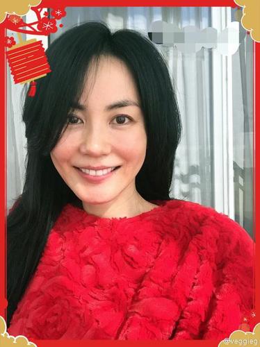 圖為王菲曬出的過(guò)年照。