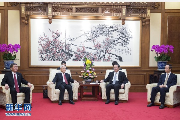 4月8日，中共中央政治局常委、全國(guó)政協(xié)主席俞正聲在北京會(huì)見(jiàn)越共中央總書記阮富仲。 新華社記者 王曄 攝1