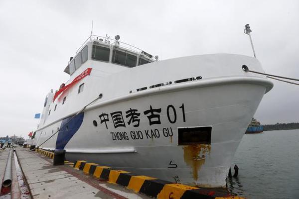 2015年4月12日，人稱“中國考古第一船”的“中國考古01號”“?？吭谖牟鍨懘a頭。宋國強攝