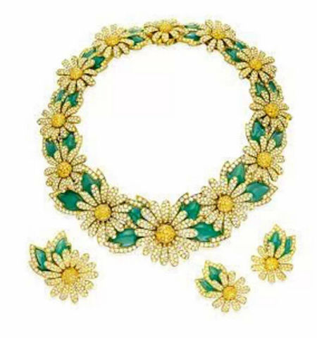 梵克雅寶 黃鉆雛菊項(xiàng)鏈套裝 價(jià)格:746,500美元 梵克雅寶 黃鉆雛菊項(xiàng)鏈套裝 價(jià)格:746,500美元
