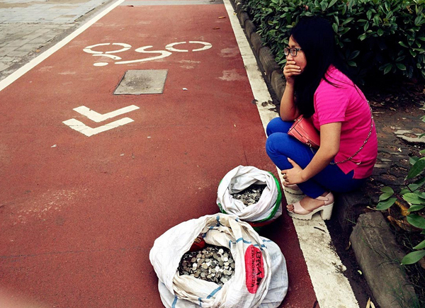 女子兌換百斤硬幣跑六銀行遭拒-嘆銀行嫌貧愛(ài)富2