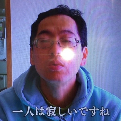 在1988年的時候，16歲的他毅然決定開始蟄居生活。也開始了他成為日本第一宅男的“戰(zhàn)斗之路”。