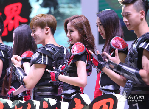 ChinaJoy各展臺(tái)的Showgirl。1