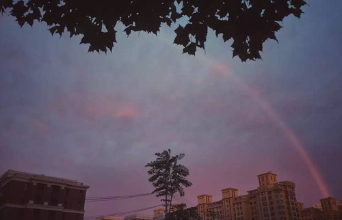 網(wǎng)友拍攝到的彩虹。