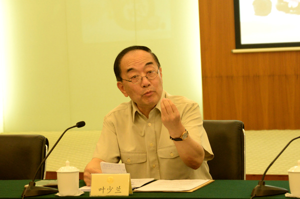 全國政協(xié)委員、京昆室副主任葉少蘭對讀書對文藝工作者的重要性進行發(fā)言