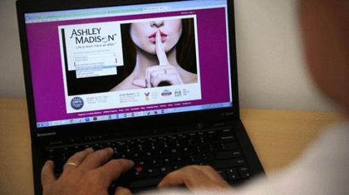 偷情網站Ashley Madison遭黑客侵入，3700萬會員的敏感資料外泄。