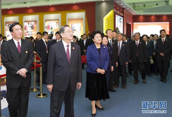 9月7日，中共中央政治局常委、全國政協(xié)主席、中央代表團團長俞正聲率代表團全體成員來到拉薩西藏會展中心，出席《圓夢中國西藏華章——西藏自治區(qū)成立50年成就展》開幕式并參觀展覽。 新華社記者 黃敬文 攝