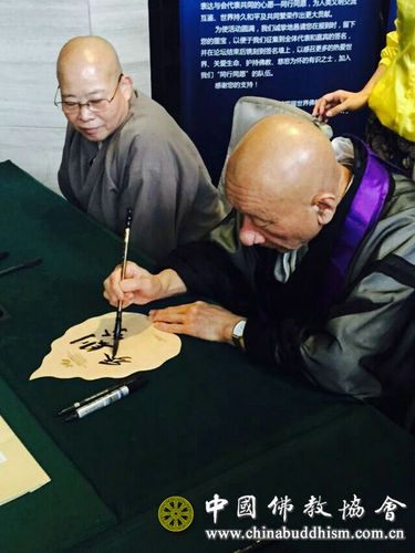 出席第四屆世界佛教論壇的海內外佛教代表和嘉賓陸續(xù)抵達無錫報到參會1