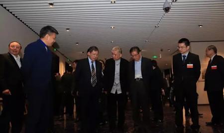 寶庫(kù)中國(guó)董事朱旭東、楊雄市長(zhǎng)、馬未都先生 參觀琺瑯廳
