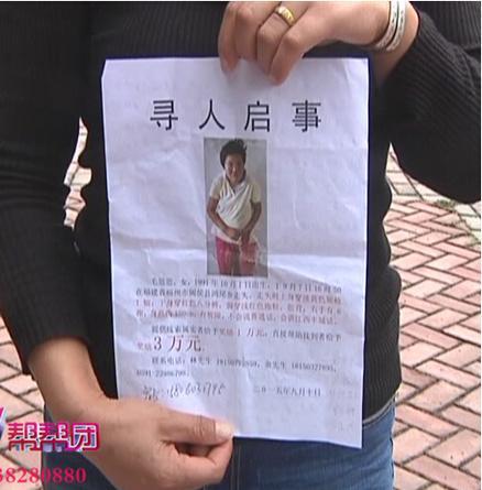 警方監(jiān)控顯示小毛進(jìn)入警車后備箱