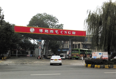 李曉梅違規(guī)幫助四川博能燃?xì)夤驹黾庸锰烊粴庵笜?biāo)。新京報記者 封莉 攝