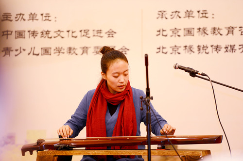 來自博雅書院的嘉賓表演禮樂文化《關(guān)雎》