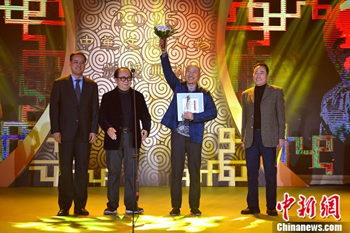 陳佩斯在“2015中華文化人物”頒授典禮現(xiàn)場(chǎng)。<a target='_blank' href='http://www.chinanews.com/' >中新網(wǎng)</a>記者 金碩 攝