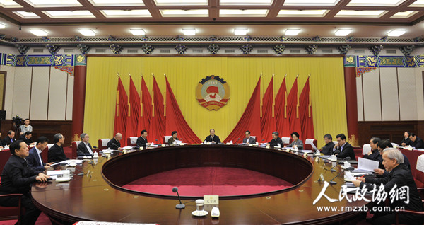 2一月十九日，政協(xié)第十二屆全國委員會(huì)第三十九次主席會(huì)議在北京主持召開。全國政協(xié)副主席杜青林主持會(huì)議。 本報(bào)記者姜貴東攝