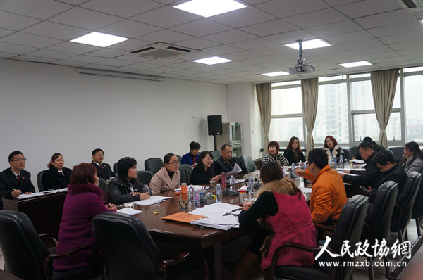 1月27日，大嶝小組討論現(xiàn)場。照寧 攝