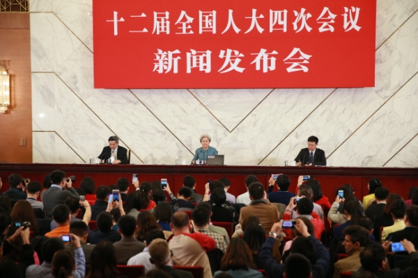 新華社照片，北京，2016年3月4日 
    十二屆全國人大四次會議舉行新聞發(fā)布會 
    3月4日，十二屆全國人大四次會議在北京人民大會堂舉行新聞發(fā)布會。大會發(fā)言人傅瑩就大會議程和人大工作相關(guān)的問題回答中外記者的提問。 
    新華社記者 丁海濤 攝