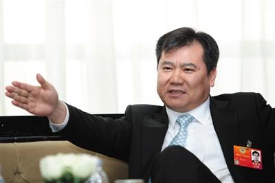 全國(guó)政協(xié)委員、蘇寧控股集團(tuán)董事長(zhǎng)張近東