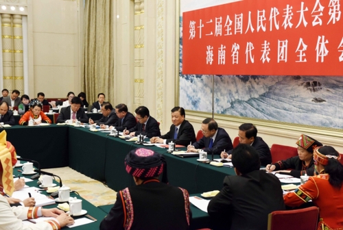 3月9日，中共中央政治局常委、中央書記處書記劉云山參加十二屆全國(guó)人大四次會(huì)議海南代表團(tuán)的審議。新華社記者饒愛民攝
