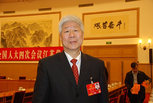 全國人大代表、江蘇省人民檢察院原檢察長徐安。人民網(wǎng)記者王繼亮攝