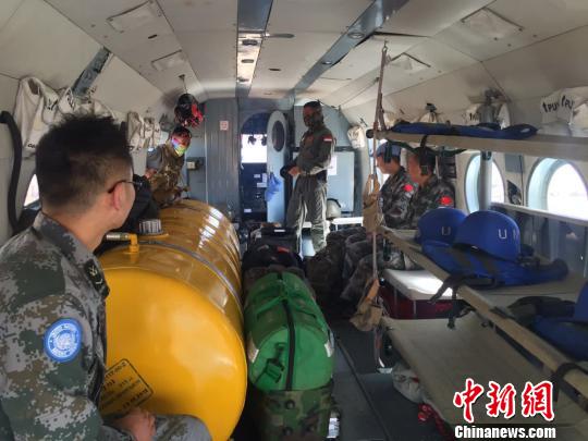 中國赴馬里維和醫(yī)療分隊空運后送組：每次都是生與死的考驗