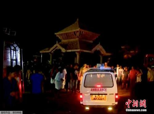 印度西南喀拉拉邦(Kerala)一印度教寺廟(Puttingal Temple)當(dāng)?shù)貢r間4月10日凌晨起火。