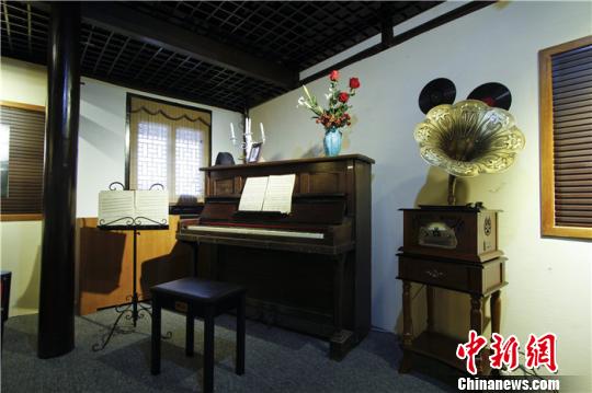 復(fù)原后的內(nèi)史第，重建了前兩進宅院和沿街房，恢復(fù)了沈樹鏞時代的框架。其中不但復(fù)建了宋氏家族做禮拜的“福音堂”、胡適母子居住的廂房，還集中展示了黃炎培出生的房間、中國交響樂之父黃自曾用過的鋼琴等珍貴史料，主體加配套設(shè)施面積增至3000多平方米?！」俜? style=