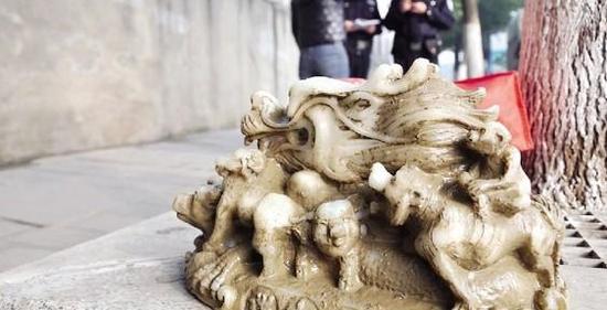 好多天橋上、街道上都有賣這個的，子正君有認識的朋友還真買過。