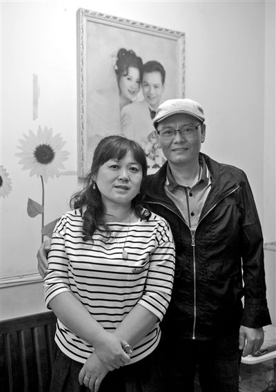 找回誤捐的手術(shù)費，肖遠(yuǎn)曙和妻子戎女士很開心