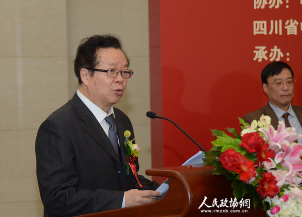 3全國政協(xié)委員、中國舞協(xié)主席、中國文學(xué)藝術(shù)基金會(huì)副理事長兼秘書長馮雙白致辭_副本