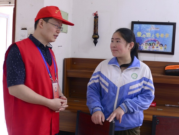 南昌慈善義工協(xié)會(huì)組織義工看望SOS兒童村的孩子2