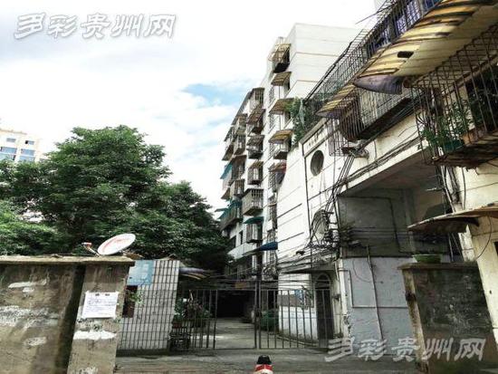 貴陽(yáng)學(xué)區(qū)房：房子隔街相望 每平米貴5000元