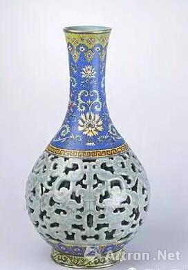 青釉鏤空粉彩描金夔鳳紋套瓶，清乾隆，高32.8cm，口徑7.2cm，足徑11cm