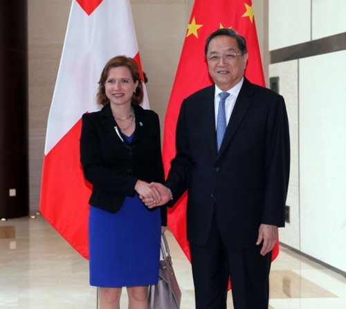 7月8日，中共中央政治局常委、全國政協(xié)主席俞正聲在貴陽會見來華出席生態(tài)文明貴陽國際論壇2016年年會的瑞士聯(lián)邦議會國民院議長馬克瓦爾德。