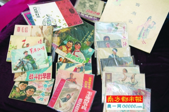 “連友”們收藏的小人書。


